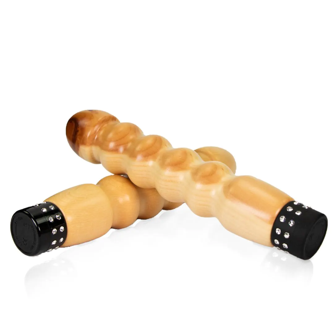 Zwei Vibratoren aus Zirbenholz.