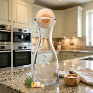 Zirbenkugel (7cm) "Blume des Lebens" + Wasserkaraffe Misura (1 Liter)