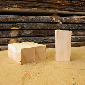 3 St&uuml;ck Schnitzholz aus Zirbe | 16cm x 8cm x 8cm (LxBxH)