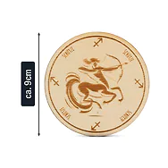 Zirbenholz Untersetzer | Sternzeichen SCH&Uuml;TZE | 9cm ⌀ Holzuntersetzer f&uuml;r Gl&auml;...