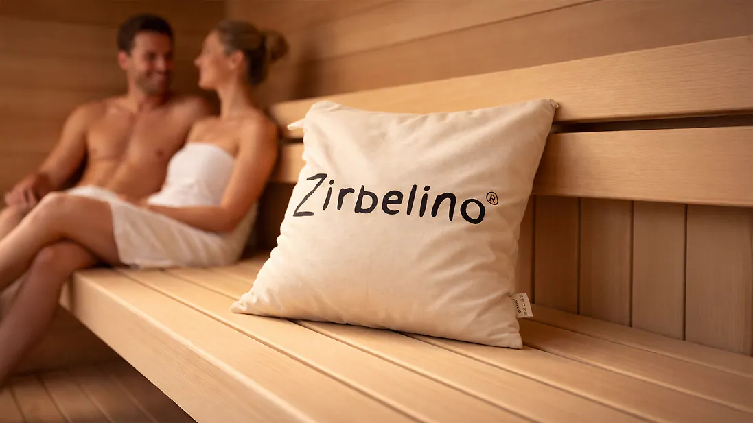ZIRBELINO&reg; Zirbenkissen 40x40cm aus 100% Baumwolle | SPEZIAL-F&Uuml;LLUNG mit extrem harzreichen Zirbensp&auml;nen | Intensiv-Duft f&uuml;r Badezimmer, Kleiderschrank, Sauna 
