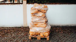 Hier sind 30 S&auml;cke Anz&uuml;ndholz abgebildet.