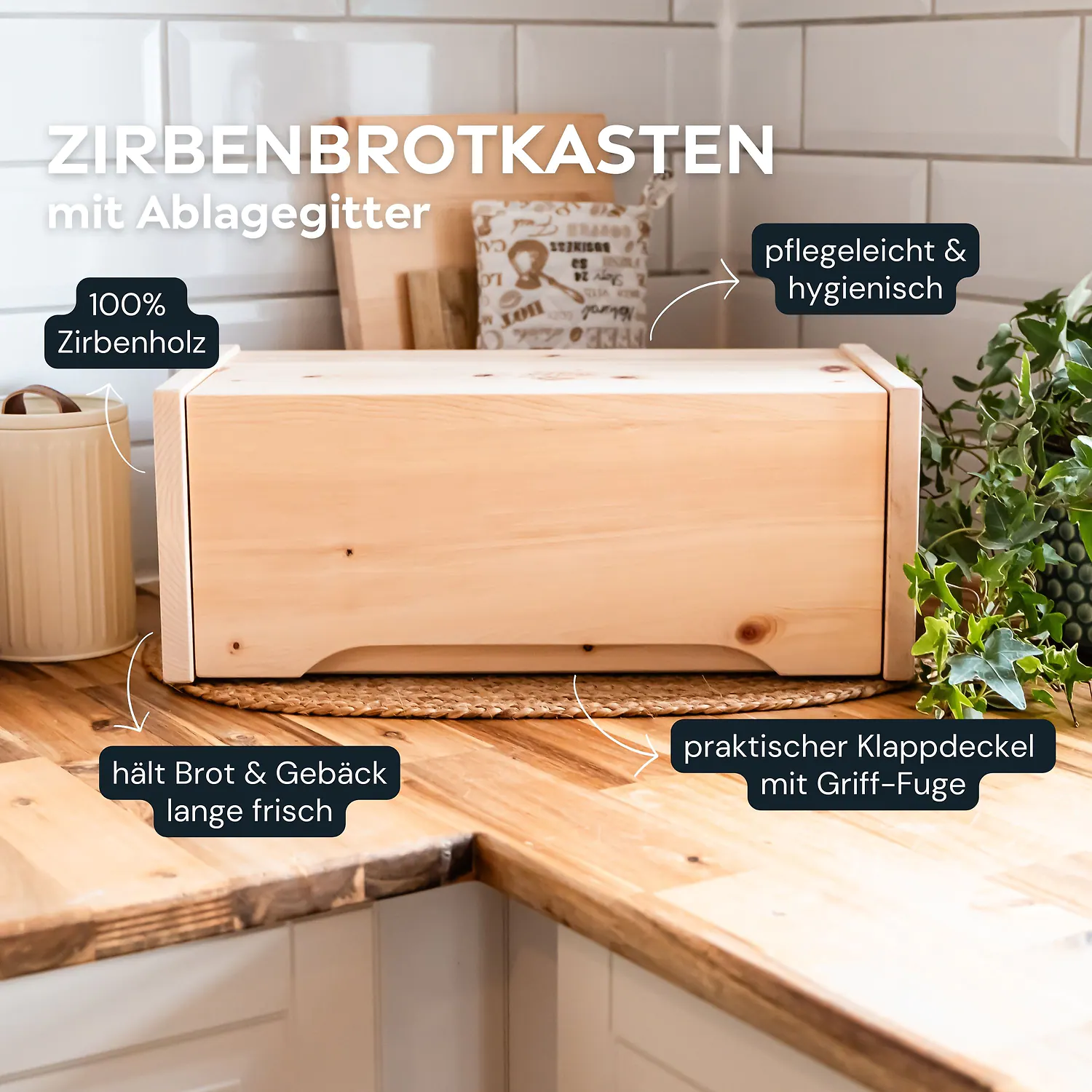 Brotdose und Einlagegitter aus Zirbenholz.