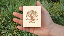 ZirbenW&uuml;rfel | Baum des Lebens | 7x7x8cm + 10g Zirbensp&auml;ne + Bio Zirben&ouml;l (10ml)