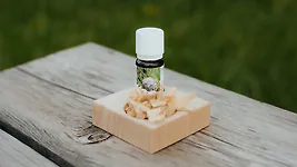 ZirbenInsel-Set mit Bio-Zirben&ouml;l 10ml | Insel mit ca. 7x7x2cm und 2 L&ouml;chern f...