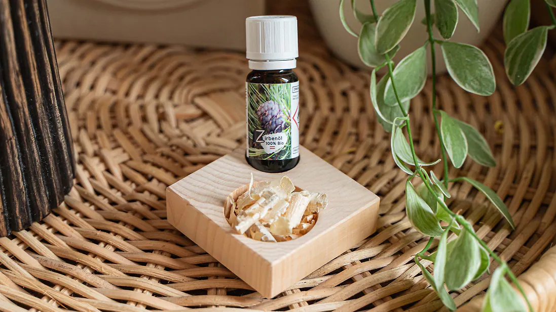 ZirbenInsel-Set mit Bio-Zirben&ouml;l 10ml | Insel mit ca. 7x7x2cm und 2 L&ouml;chern f...
