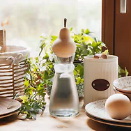 Zirbenbirne (7cm) + Wasserkaraffe Nimbus (0,5 Liter)
