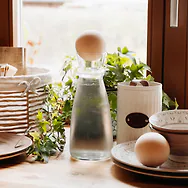 48 Stk. Wasserkaraffe Nimbus (1 Liter) + Zirbenkugel (7cm) mit individueller ...