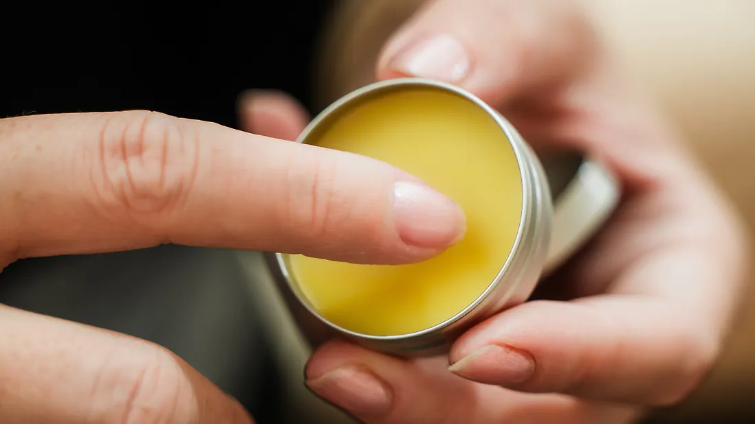 2 Stk. Zirbelino® BUSSIBALSAM in der Dose, Lippenbalsam mit Bienenwachs und Zirbe | je 7g - Lippenpflege 100% natürlich, feuchtigkeitsspendend