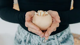 ZirbenKugel "Lochi" mit 10g Zirbensp&auml;ne