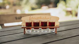 Schnapsbankerl f&uuml;r Vier inkl. 4 St&uuml;ck Schnapsgl&auml;ser | ca. 22cm x 10,5cm x 7cm 