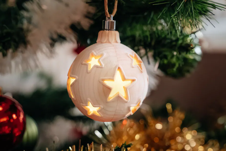 Christbaumkugel mit LED-Beleuchtung | 7cm Durchmesser | Deko f&uuml;r Weihnachten