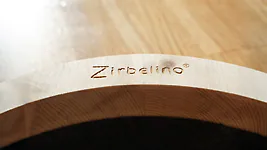 Zirbelino&reg; W&uuml;rfelpoker Set - mit W&uuml;rfelteller aus Zirbenholz, 5 Stk. Augenw&uuml;r...