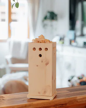 Geschenkideen zu finden, die nicht 08/15 sind? Gar nicht so leicht. Die Zirbenduftburg ist so ein Geschenk, das wirklich Eindruck macht. 

Aus Zirbenholz gefertigt, duftet nat&uuml;rlich und sieht einfach edel aus. ???? ???? Also: Wem m&ouml;chtest du so eine Zirbenduftburg zu Weihnachten schenken? 

#zirbelino #zirbenduftburg #geschenkidee #zirbenprodukte #zirbe