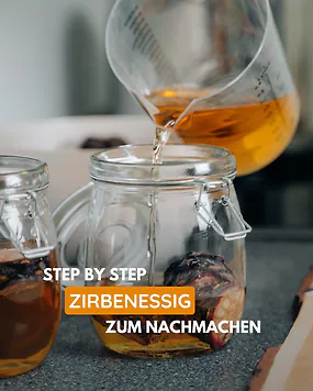 Wir haben wieder get&uuml;ftelt und ausprobiert und voil&agrave;: unser neues Rezept, der Zirbenessig! ????✨ Er passt einfach perfekt zu frischen Salaten und bringt mit seiner feinen Zirbennote das gewisse Extra auf den Teller.

Frische Zirbenzapfen sind die Basis f&uuml;r das Rezept und derzeit haben wir noch eine kleine Menge eingefrorener Zirbenzapfen f&uuml;r dich auf Lager. ????

???????? Das Rezept gibt&rsquo;s au&szlig;erdem als kostenlosen PDF-Download auf unserer Homepage im Bereich Service. ???? 

#zirbe #zirbenessig #zirbenprodukte #zirbelino #waldmomente