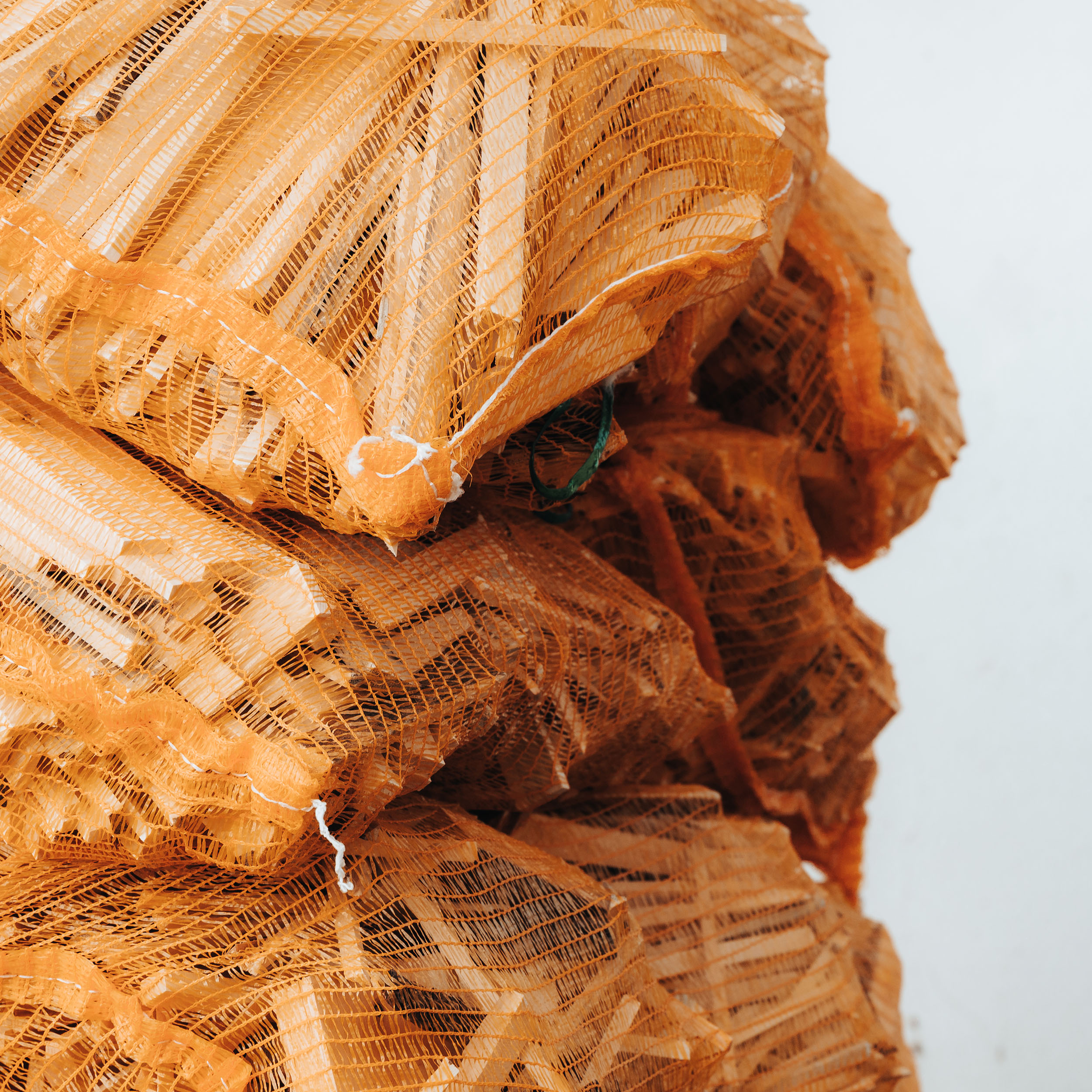 Zirben Anzündholz am See.